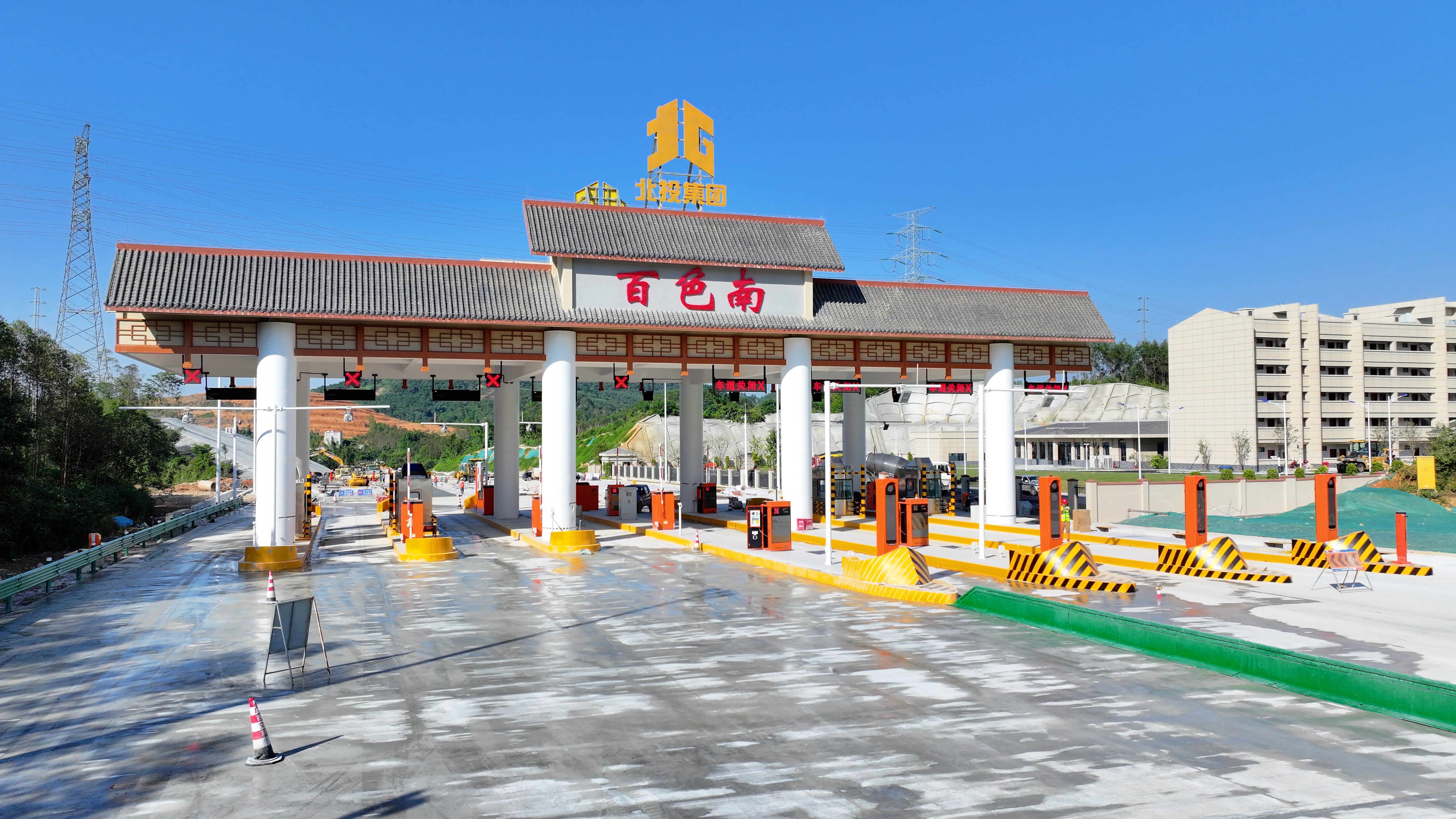 图5 百色南收费站